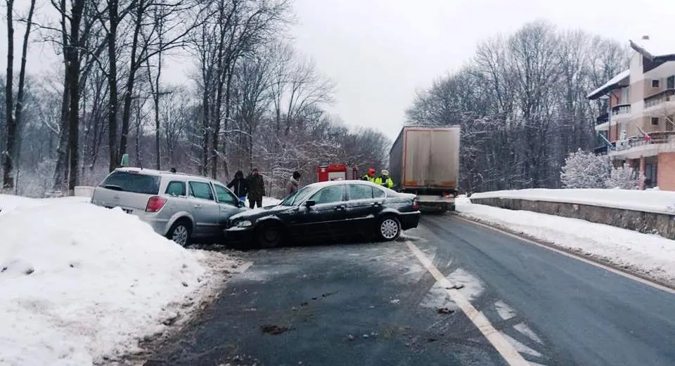 tamponare accident masini iarna