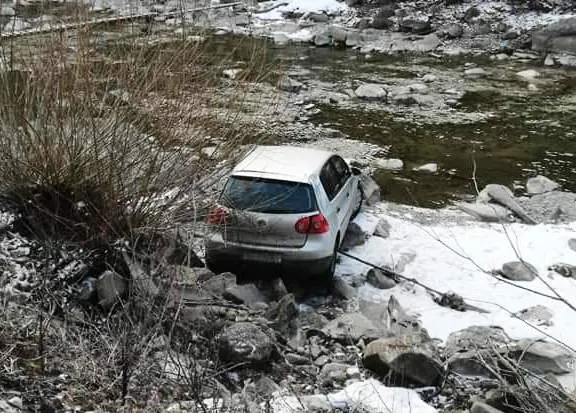 masina albia rau bicaz 3