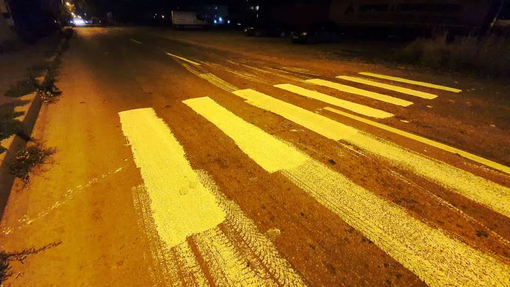 Și-au făcut singuri o trecere pentru pietoni (FOTO) (3)