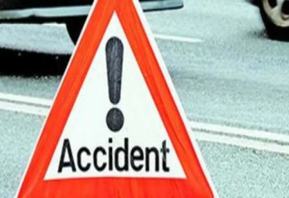 I s-a făcut rău la volan și a provocat accident. Trei persoane au fost transportate la spital