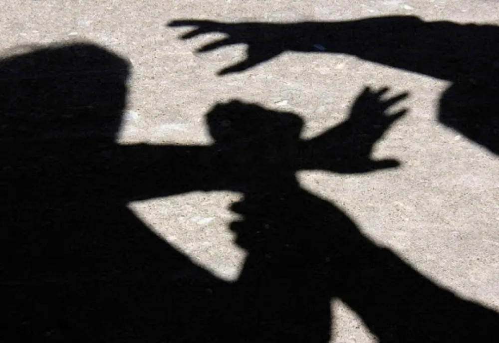 Scandal violent la Bîra. Agresorii au dormit în arest