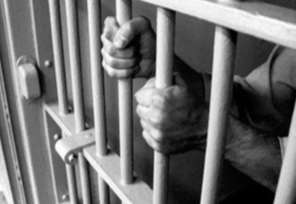 Bărbat arestat după ce a agresat sexual șase minori