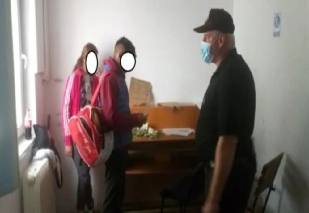 S-a prefăcut oarbă ca să facă bani din mila trecătorilor