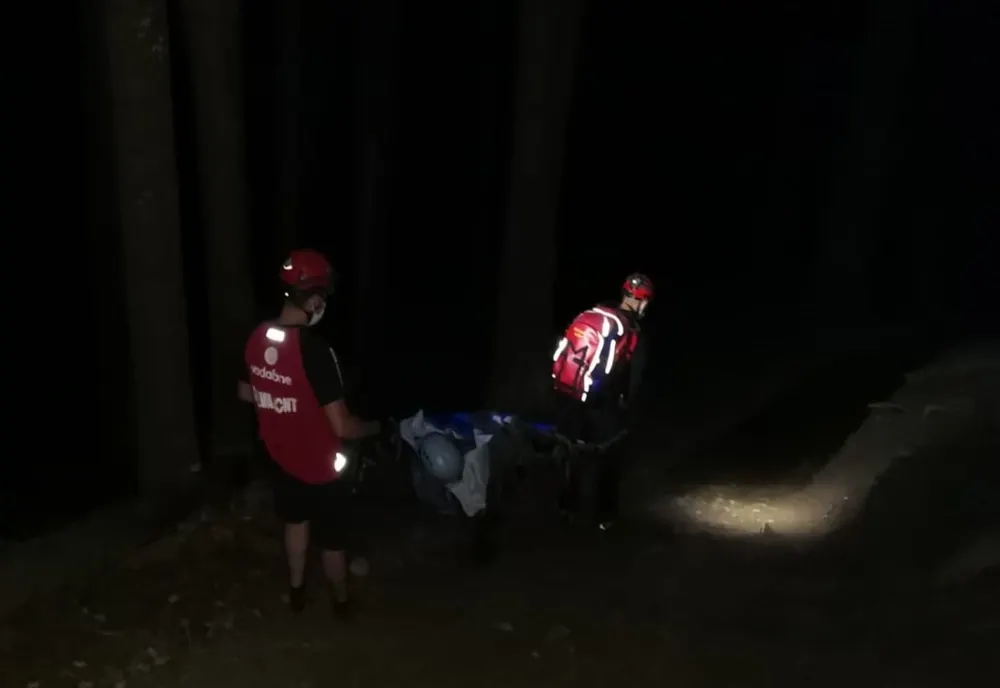 Tânără din Iași în stare de epuizare fizică, ajutată de salvamontiștii nemțeni