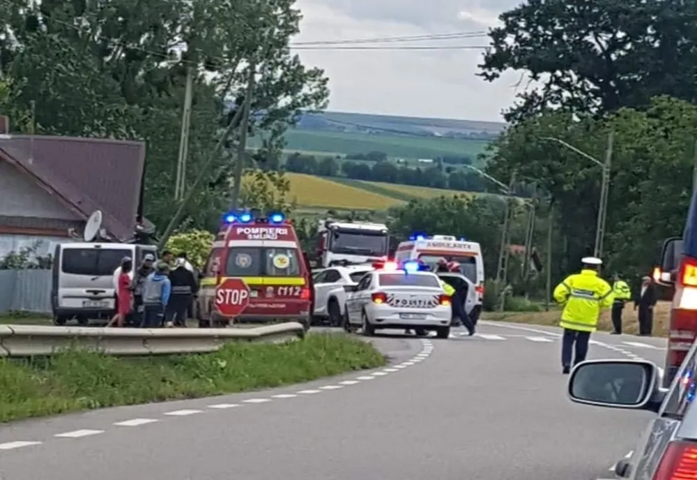 Accident cu victime la Dulcești. Trei autoturisme implicate