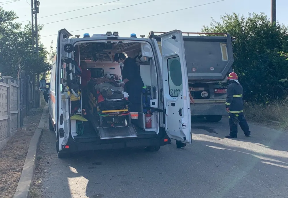 Accident în Piatra-Neamț! Un cioban a vrut să salveze o oaie și a murit sub roțile unui TIR (FOTO)
