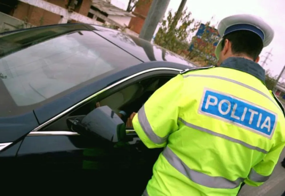 A încercat să păcălească polițiștii cu un certificat de înmatriculare fals