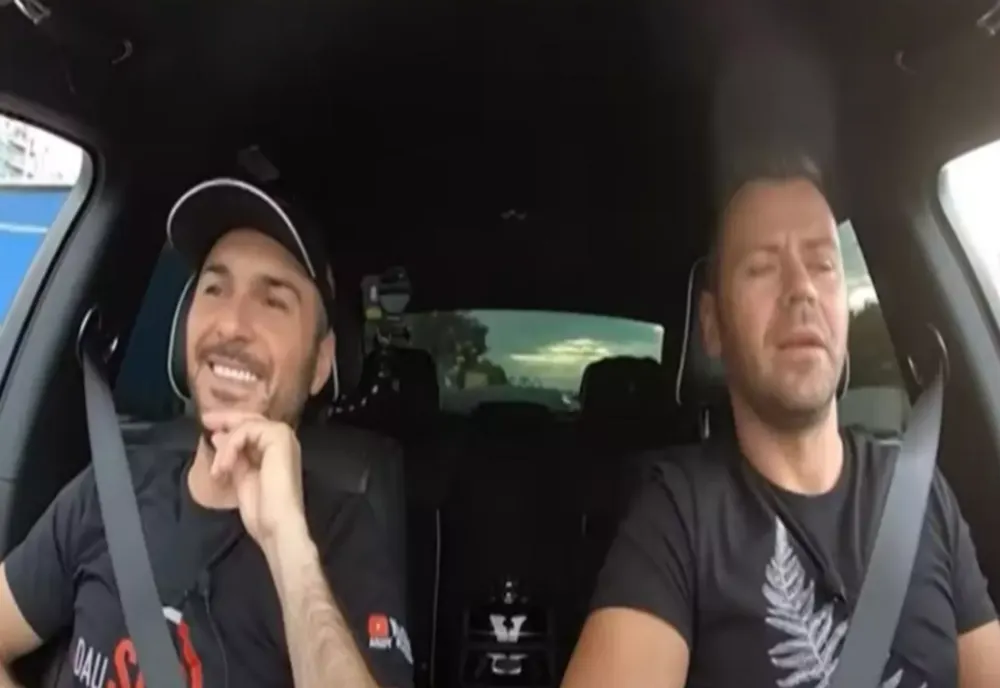 Auto PLUS, cu Andy Popescu - Ediția din 29 mai - Bogdan Căpușan își prezintă și testează bolidul de lux