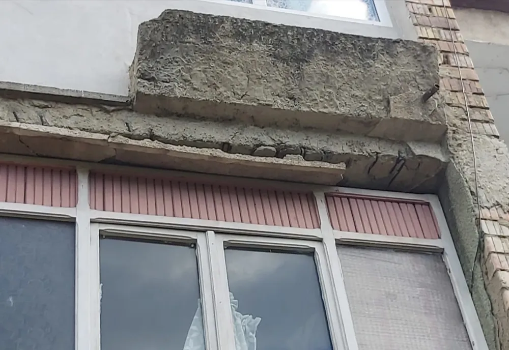 Atenție! Pericol pe un bulevard din Piatra-Neamț