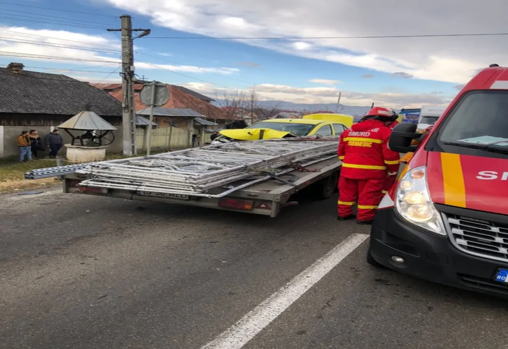 Accident rutier cu persoană încarcerată în Zăneşti