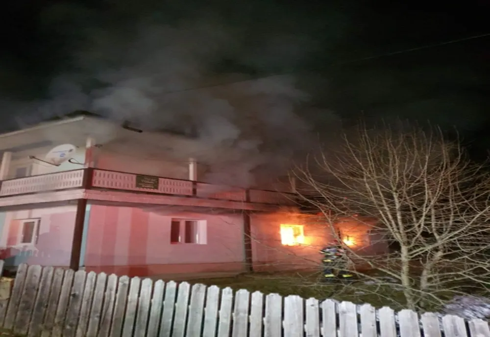 Incendiu la un canton silvic din Neamț