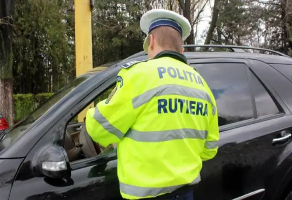 Șoferiță, depistată de polițiști la volanul unei mașini radiate din circulație