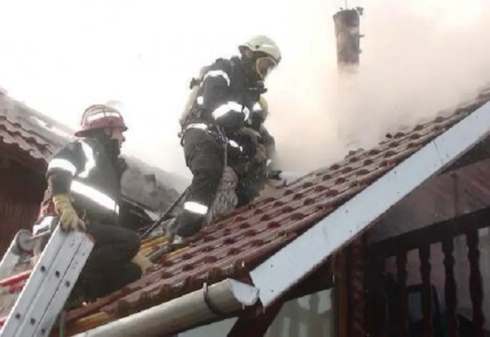 Incendiu la o locuință din Grințieș din cauza unei țigări aruncate la întâmplare