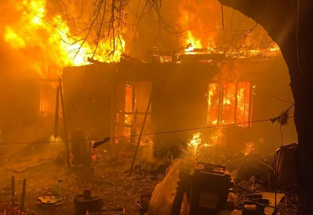 Doi frați din comuna Doljești au murit din cauza unei lumânări lăsată nesupravegheată!