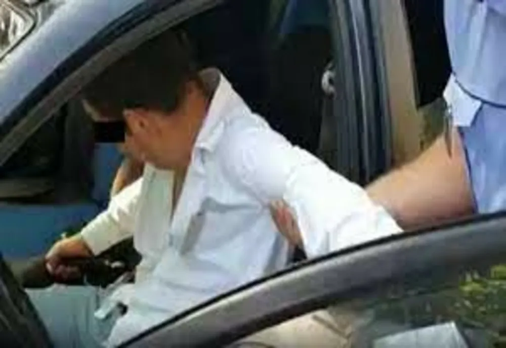 Șofer beat criță a lovit o mașină într-o parcare din Piatra-Neamț