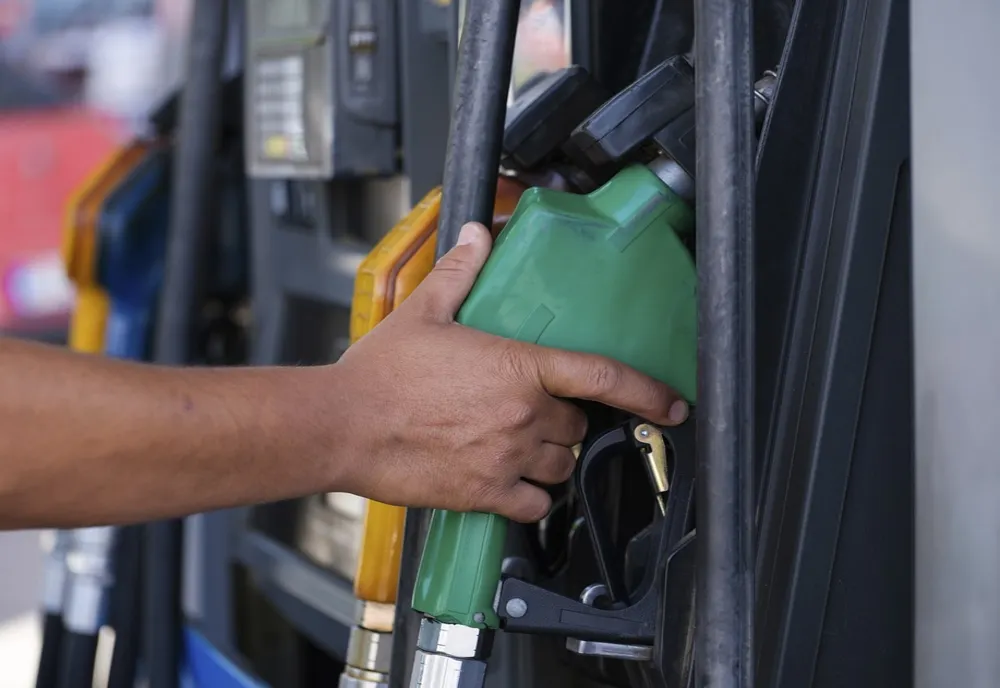 Prețurile carburanților continuă să crească. Cât costă astăzi un plin de benzină sau motorină