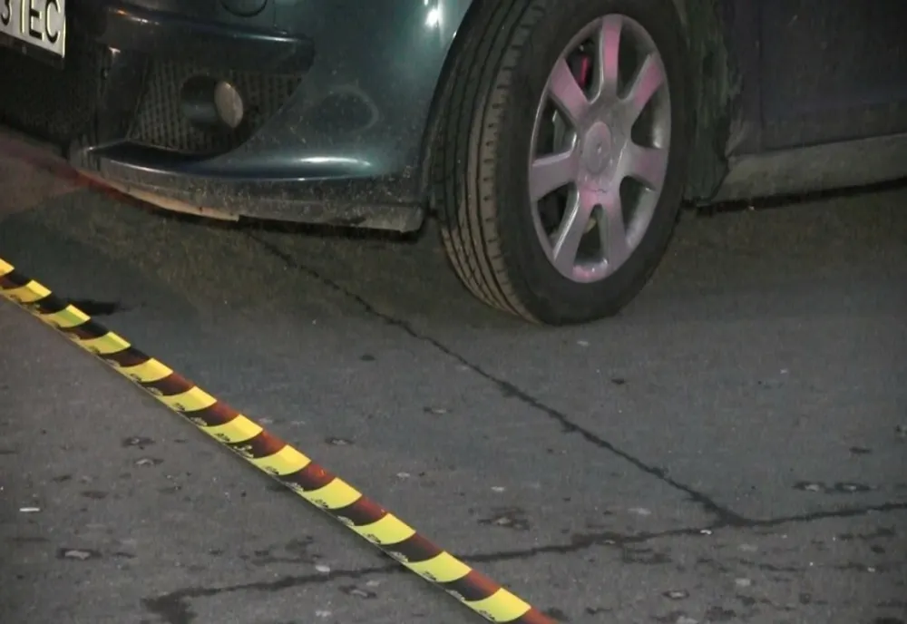 Beat de la primele ore ale dimineții, a fost lovit de o mașină