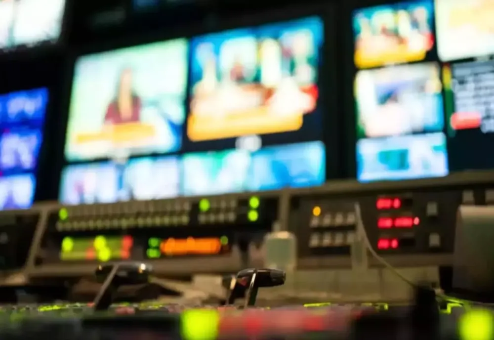 Televiziunea poporului, sabotată din nou. Telespectatorii din diaspora semnalează probleme cu semnalul Realitatea PLUS