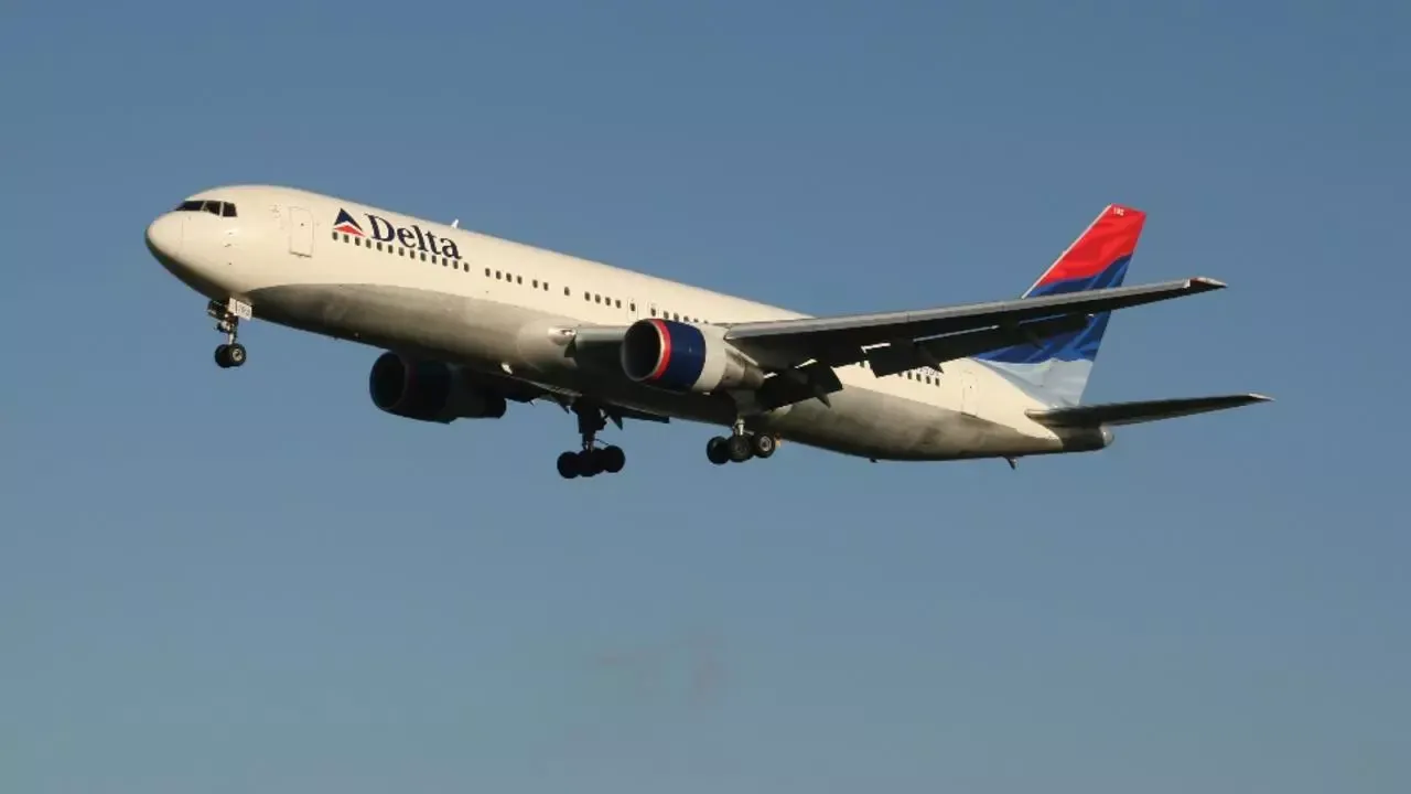 Panică, în aer! Mai multe persoane, rănite după turbulențe în timpul unui zbor Delta Airlines Los Angeles–Sydney