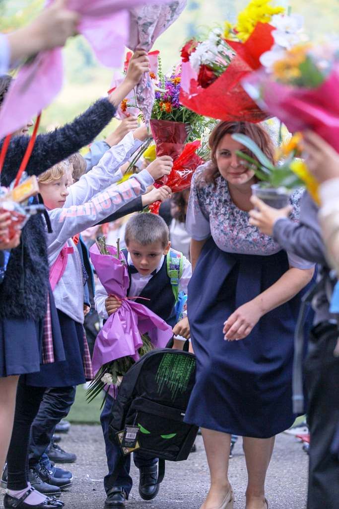 festivitatea-de-deschidere-a-anului-scolar-scoala-nr-8-piatra-neamt-10