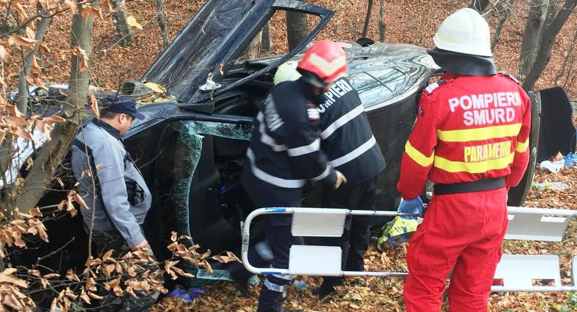 Un șofer beat s-a răsturnat cu mașina