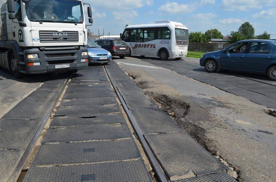 trecerea cale ferata E 85 roman