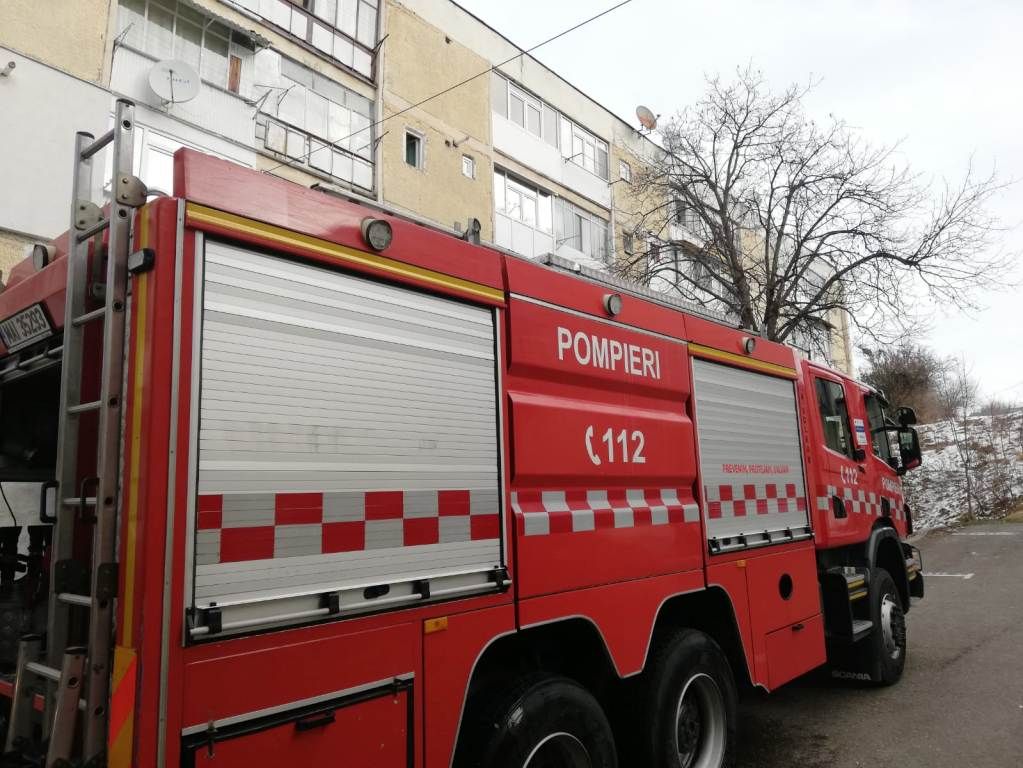 incendiu piatra neamt bloc pompieri