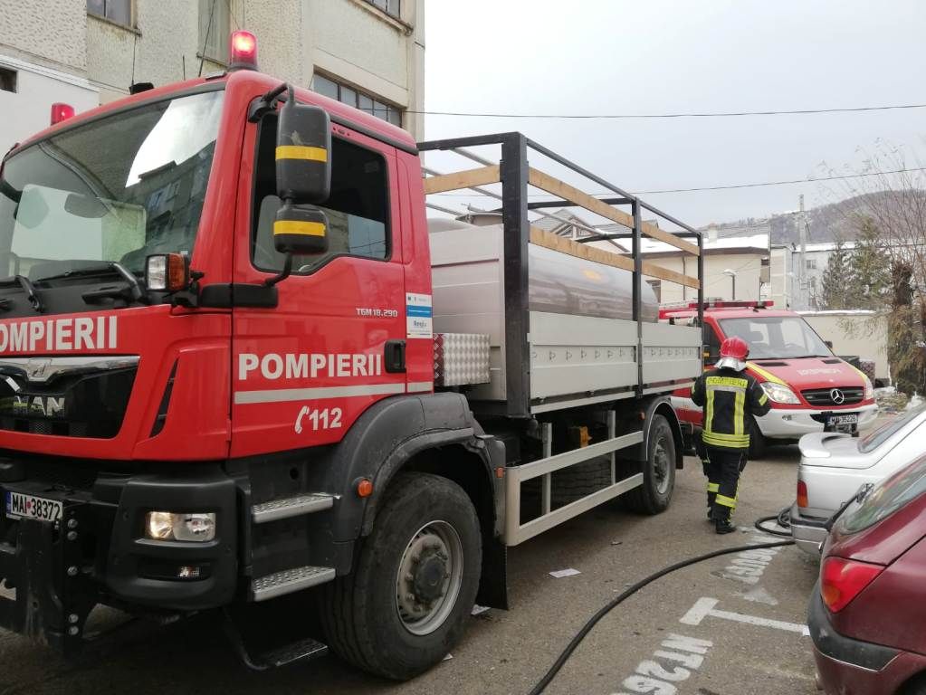 incendiu piatra neamt bloc pompieri