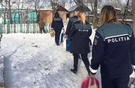 Polițiștii din Sagna au adus zâmbetul și bucuria pe chipul a 5 copilași