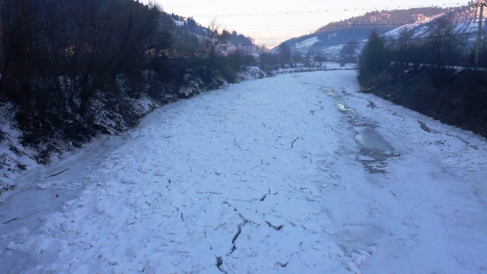 zapor gheata bistrita rau