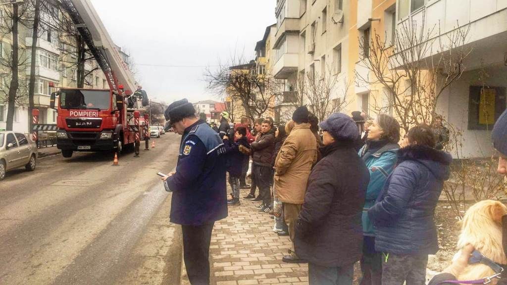 Doi bărbați au fost găsiți decedați în apartamente