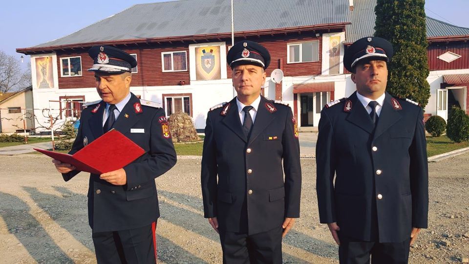 Ceremonie de trecere în rezervă, cu drept de pensie a doi pompieri nemțeni (2)