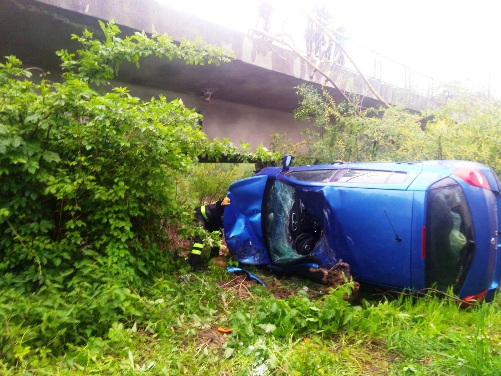 A sărit de pe pod în albia râului (FOTO) (3)