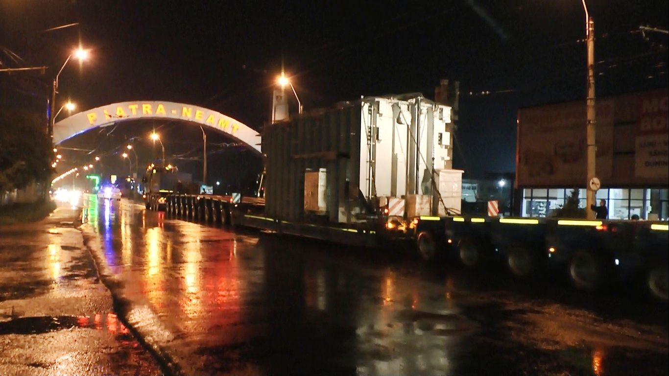 Convoi-cu-transport-agabaritic-în-Piatra-Neamț-FOTO-5