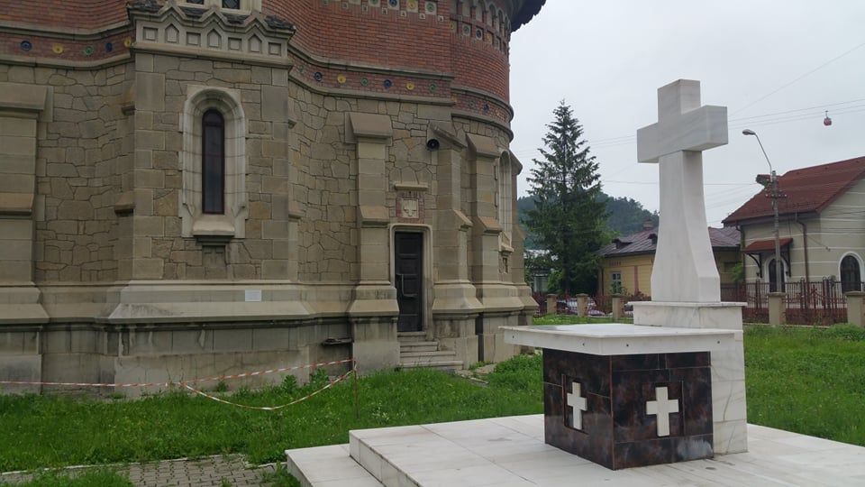 cruce biserica piatra neamt 2