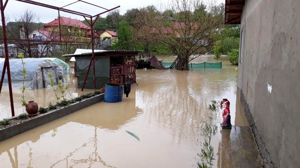 inundatii-neamt-curti-inundate-5