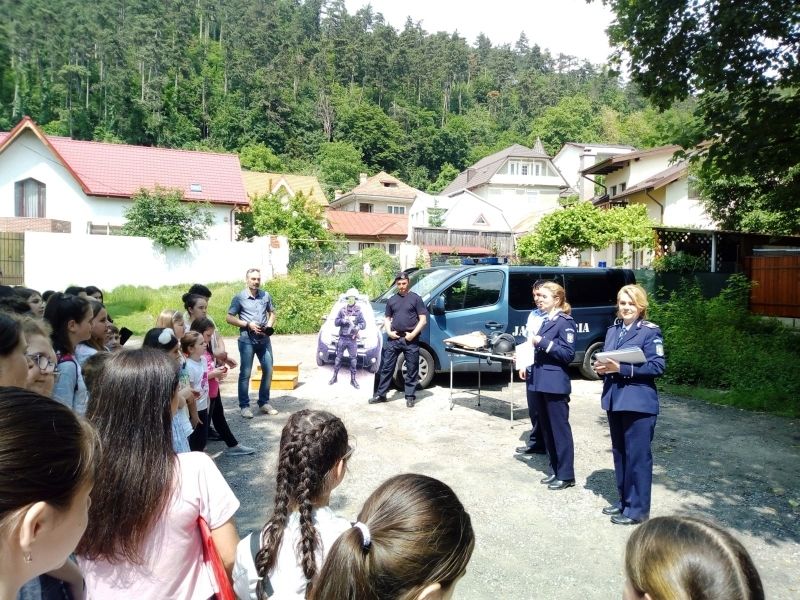 Activitate-preventivă-la-Palatul-Copiilor-din-Piatra-Neamț-FOTO-4