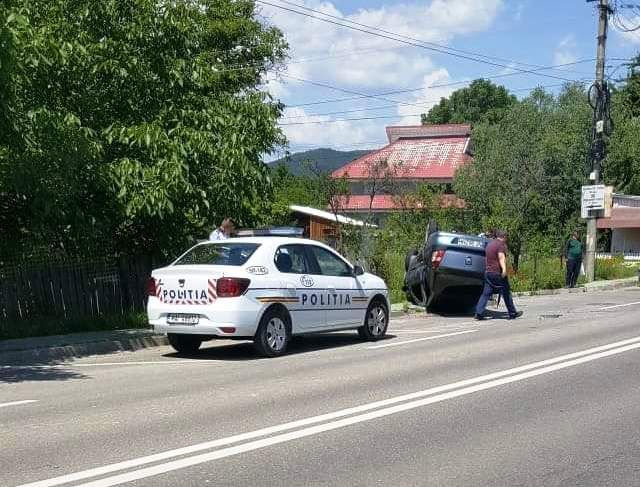 Mașină-răsturnată-în-urma-unui-accident-in-piatra-neamț-2