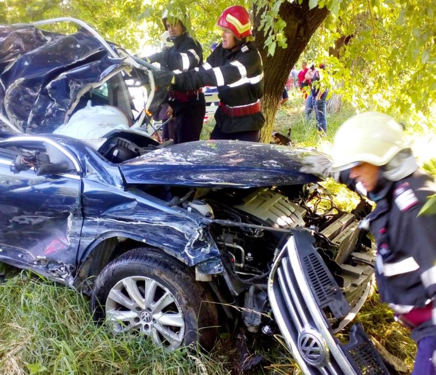 accident mortal masina copac