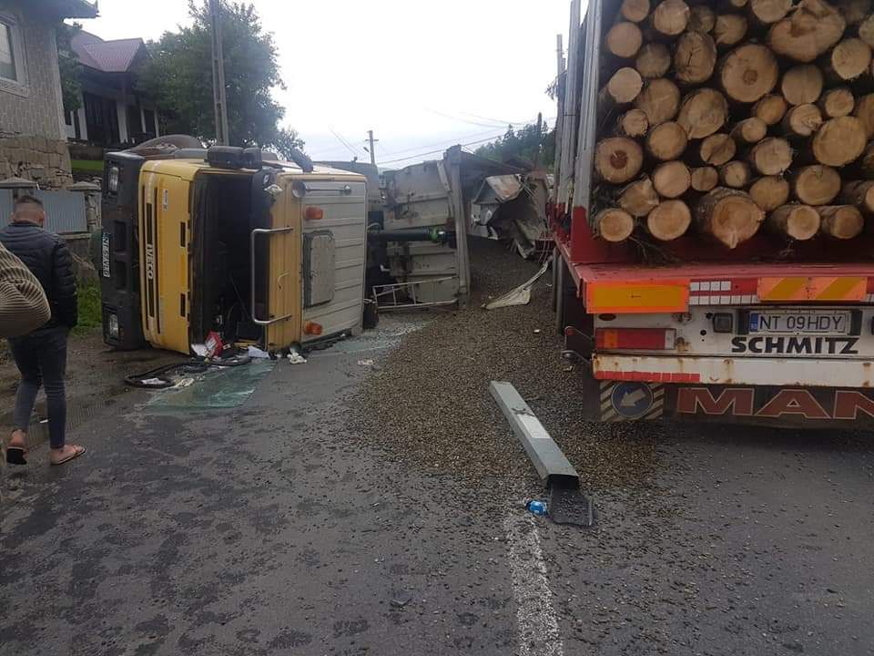 accident neamt tir camion 4