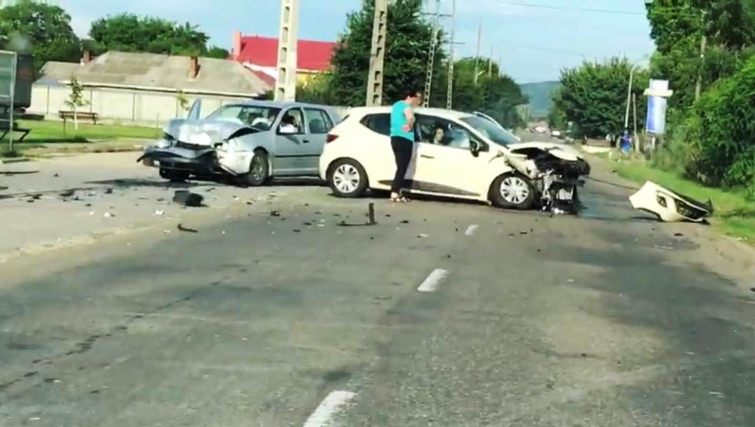 Accident-în-Neamț-O-tânără-a-ajuns-la-spital-FOTO-2