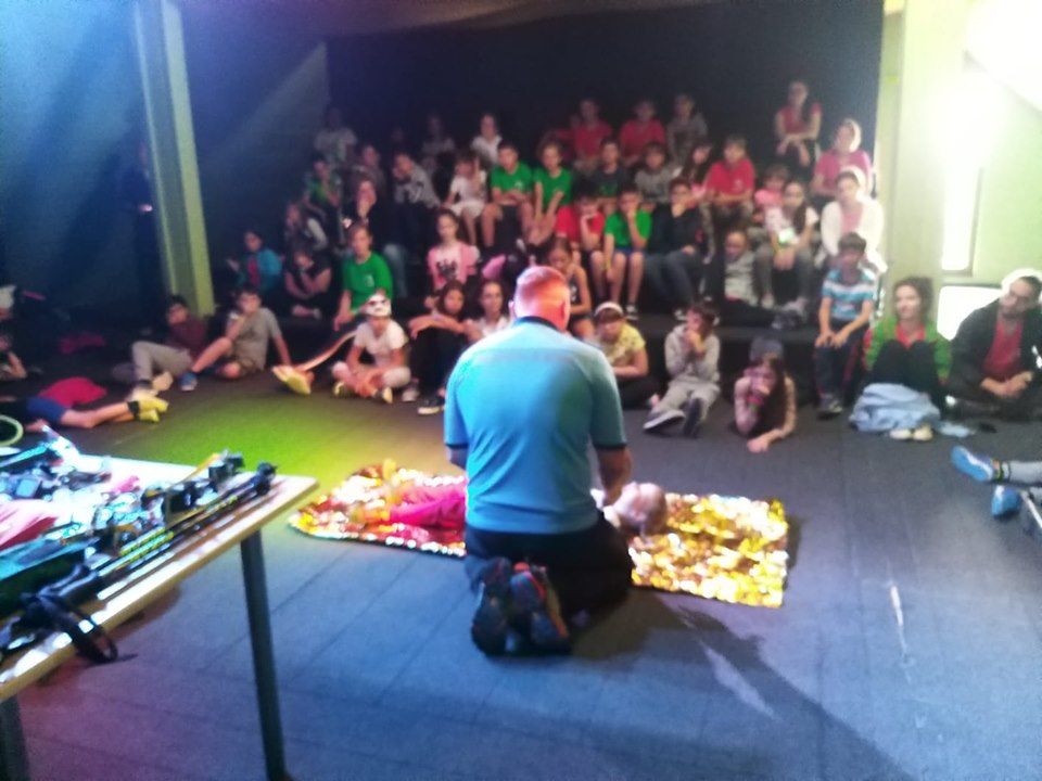 Activităţi-preventiv-educative-desfăşurate-de-jandarmii-montani-la-Durău-2