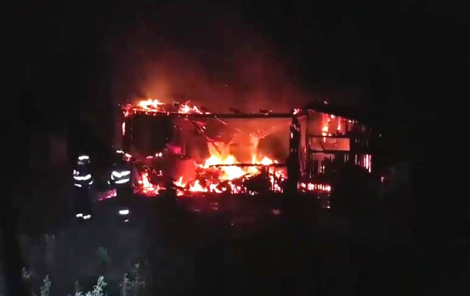 Incendiu-în-zona-Mănăstirii-Nechit-FOTO-1