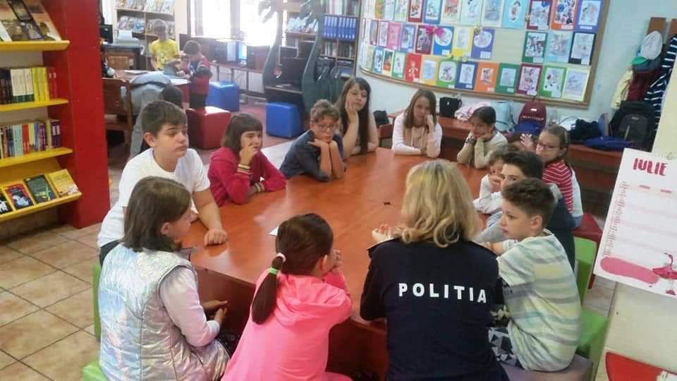 Activități preventiv-informative ale polițiștilor în vacanța de vară (FOTO) (4)