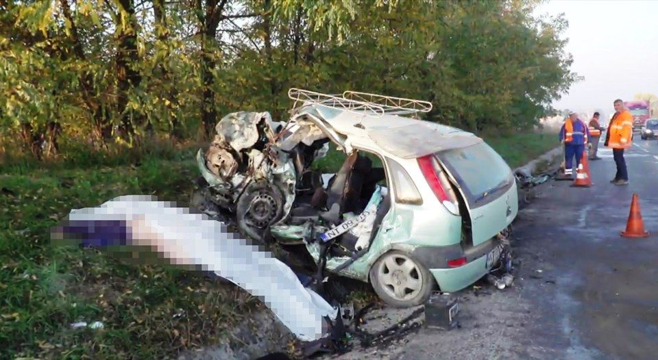 Accident-mortal.-Mașină-de-Neamț-făcută-zob-FOTO-2