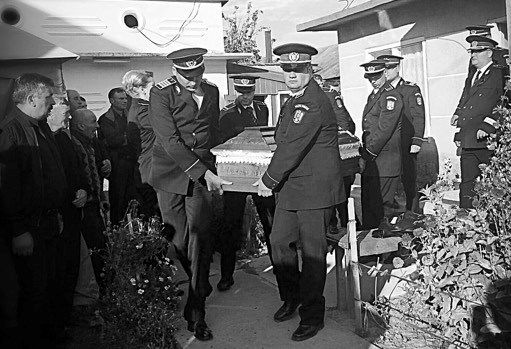 inmormantare politist - Copy