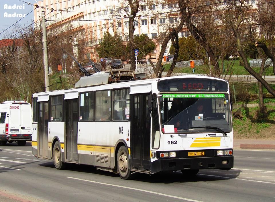 isi suspenda activitatea