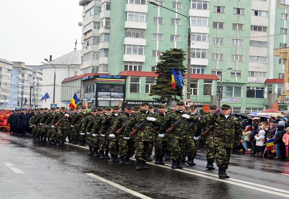 Ziua Națională, sărbătorită la Roman cu foc de artificii. Vezi programul