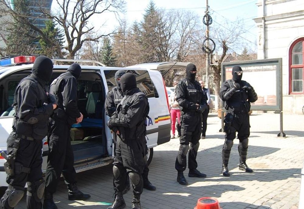 Acțiune de amploare într-un dosar de trafic de influență