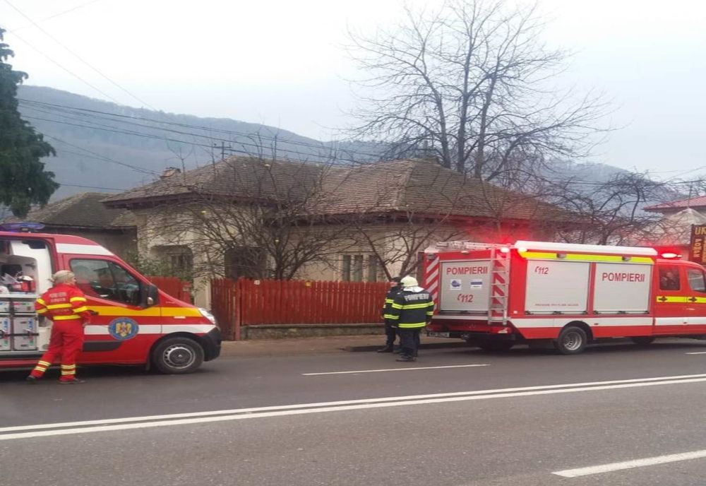 Bătrâni, găsiți fără suflare în locuință